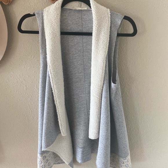 Cozy & Lightweight Vest - Picture 4 of 7
